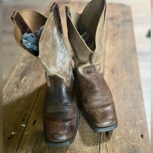 Ariat Size 8 Men’s Cowboy Boots.